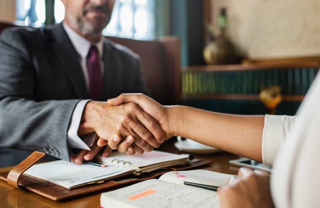 Person agreeing to no-win no-fee timeshare service