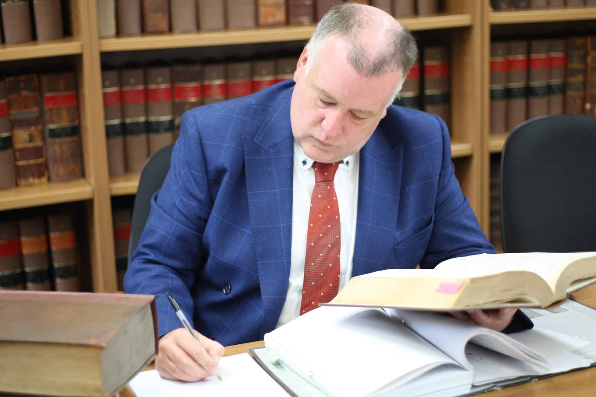 Stephen Boyd examining Timeshare Contracts