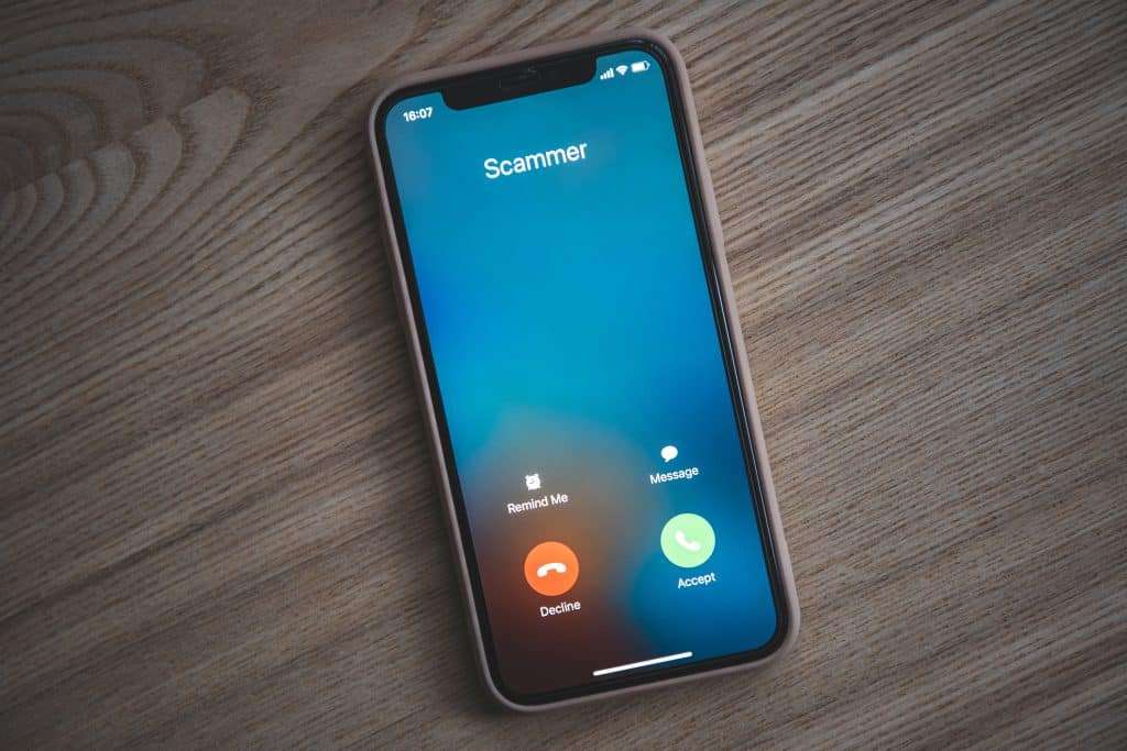 Incoming call from Timeshare Scammer. Scam on phone and online